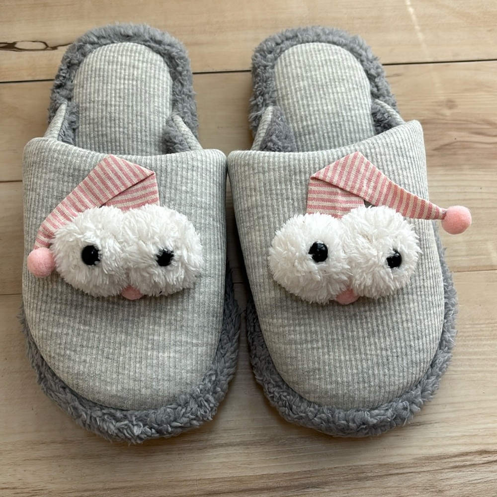 NWT Grey Sleeping Cap & Eyes Slipper Womens Size 5-6. These are so soft! Rubber